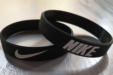休閑運(yùn)動(dòng)耐克硅膠手環(huán)
